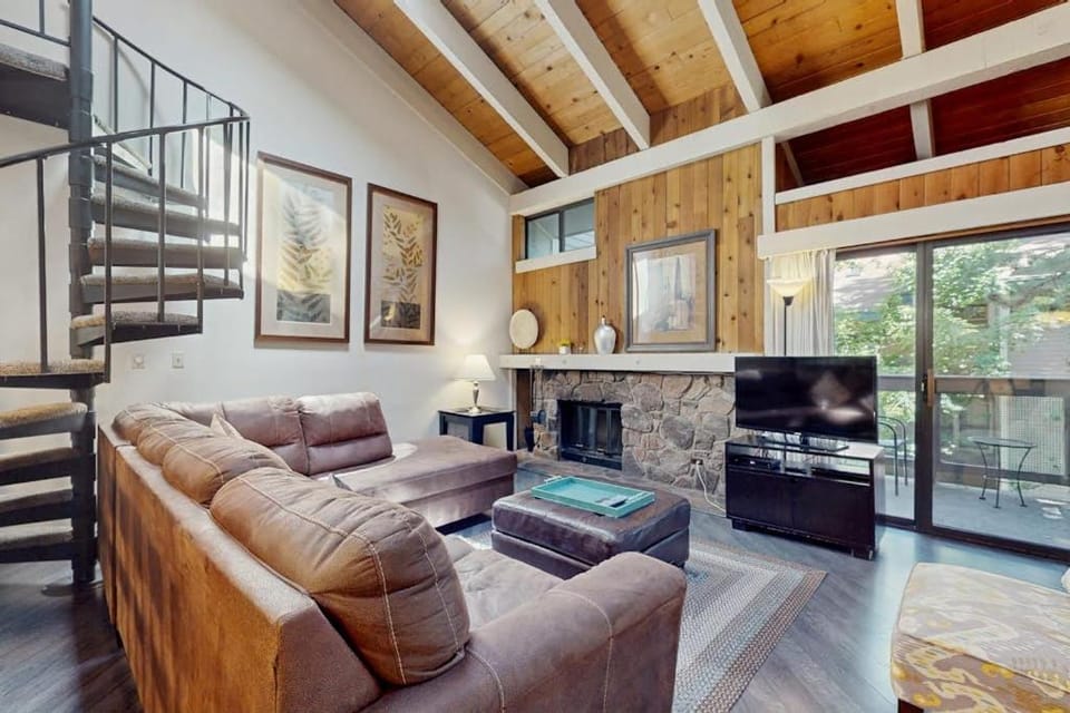 Condo with pool hot tub & lake access House in South Lake Tahoe