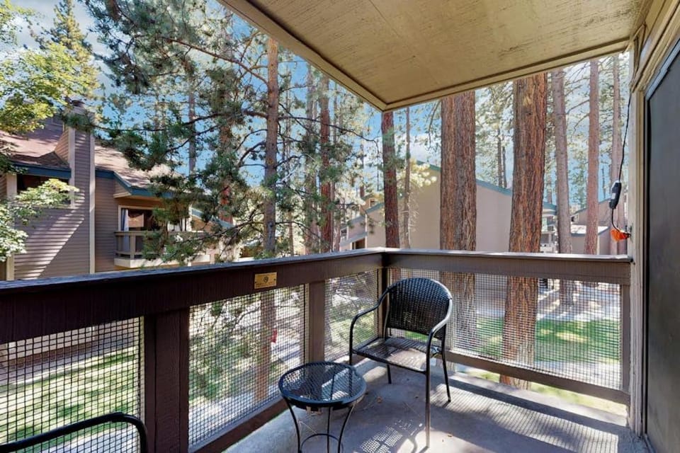 Condo with pool hot tub & lake access House in South Lake Tahoe