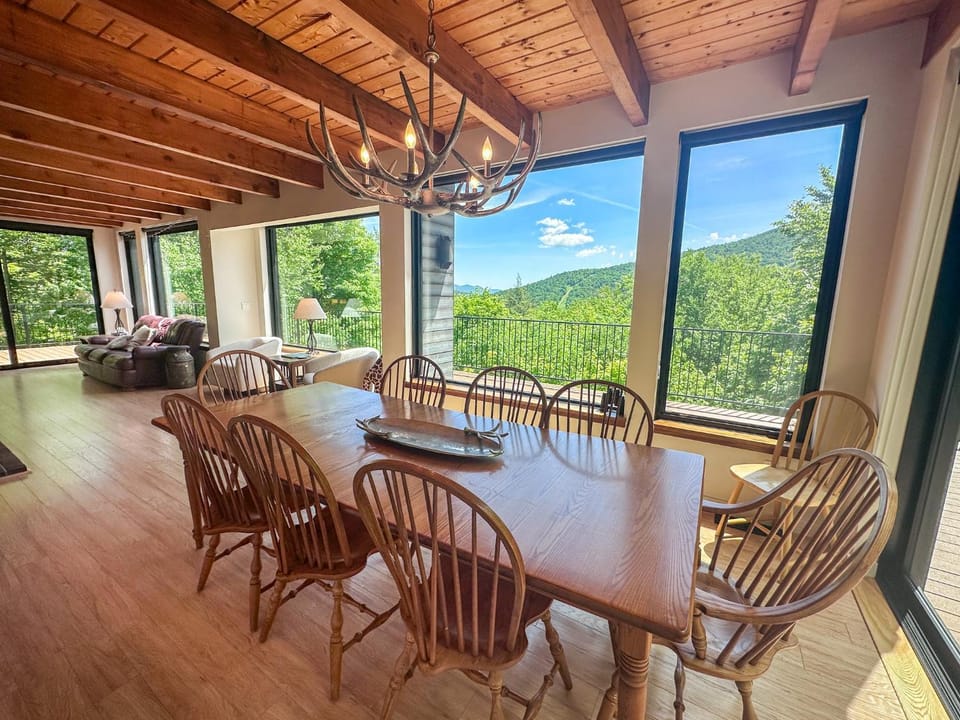 Sugarbush Upper Village Retreat House in Warren