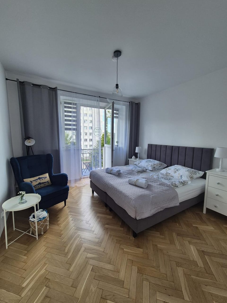Photo of the whole room, Bedroom