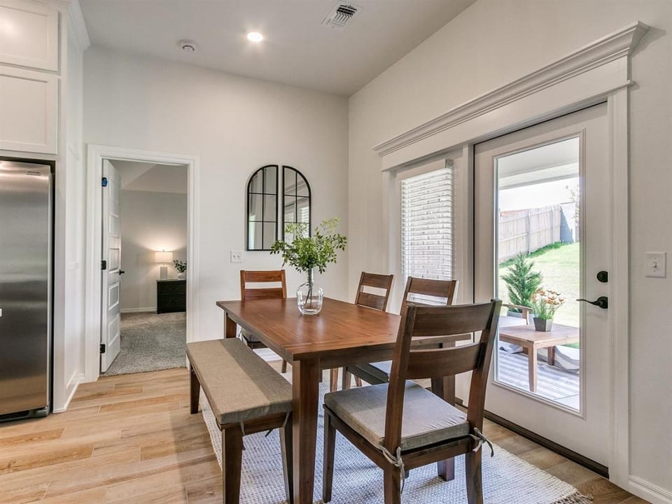 Suburban Shangri-La Where Comfort Throws a Party! House in Midwest City