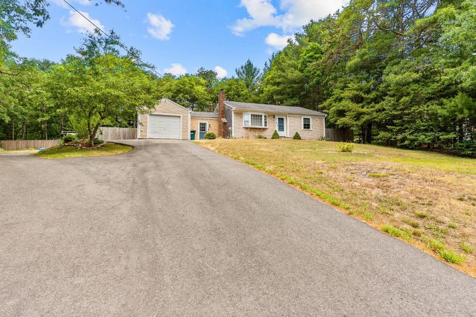 2BR Family Vacation Home firepitbackyard House in Centerville