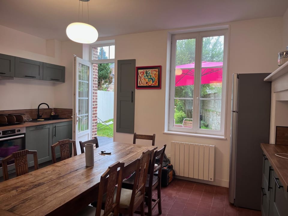 Kitchen or kitchenette, Dining area, dishwasher, stove