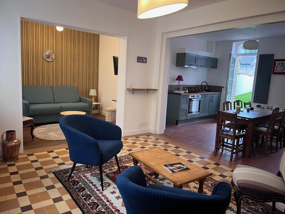 Kitchen or kitchenette, Living room, Seating area, Dining area, dishwasher, oven, stove