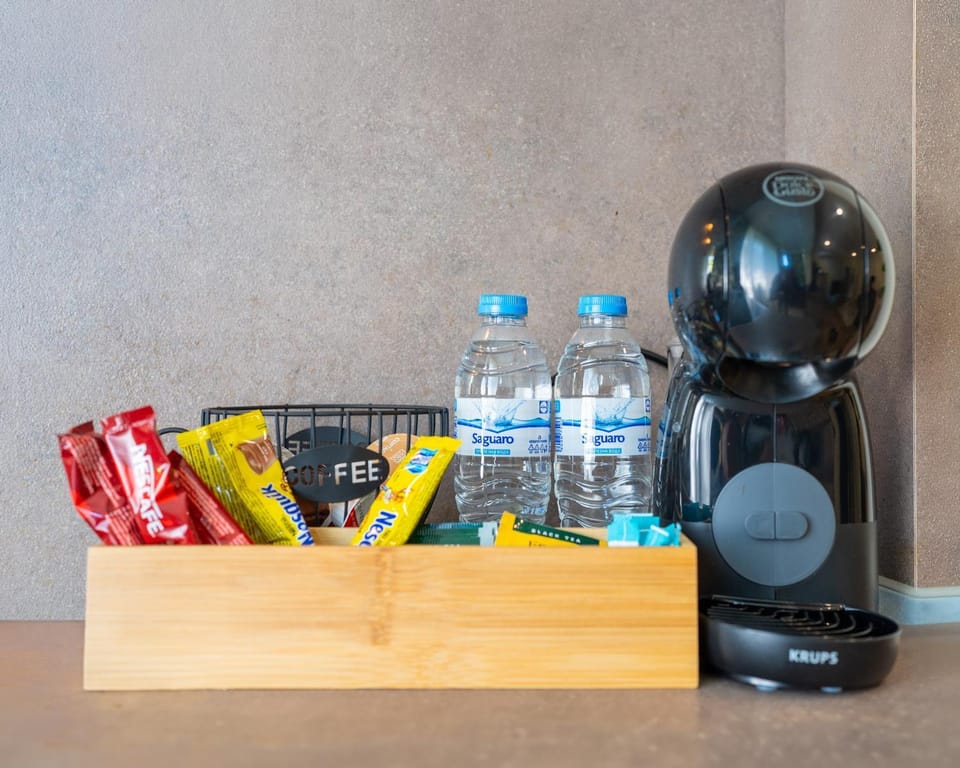 Coffee/tea facilities, Food and drinks, minibar, kitchen