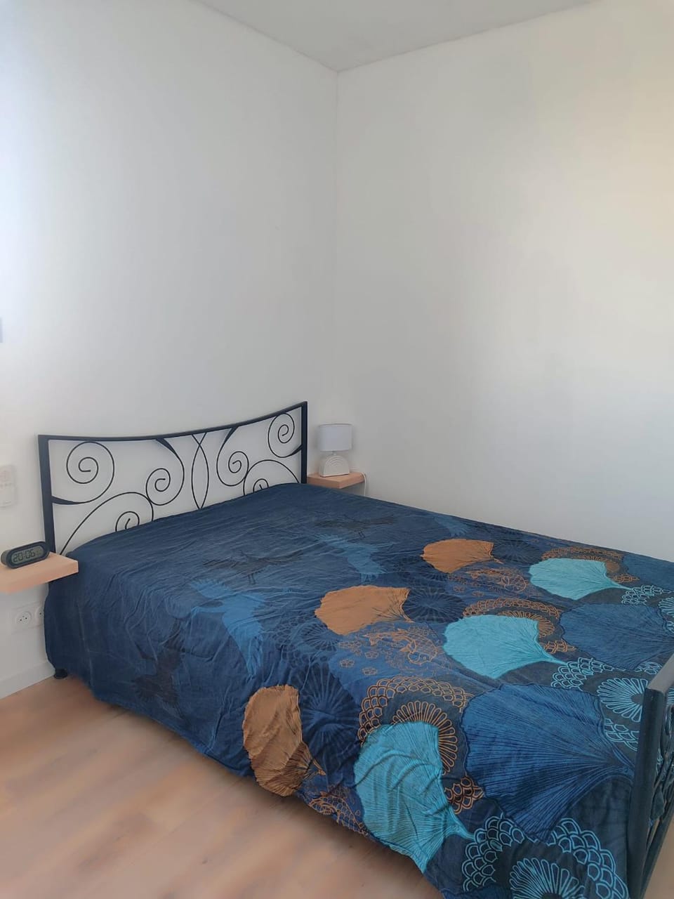 Appartement rénové vue lac et canigou 4 pers clim piscine Apartment in Le Barcarès