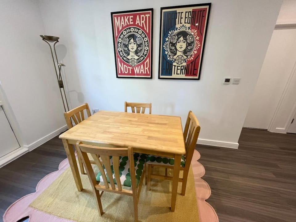 Modern 1 bed flat by Acton Town Tube Apartment in London Borough of Ealing