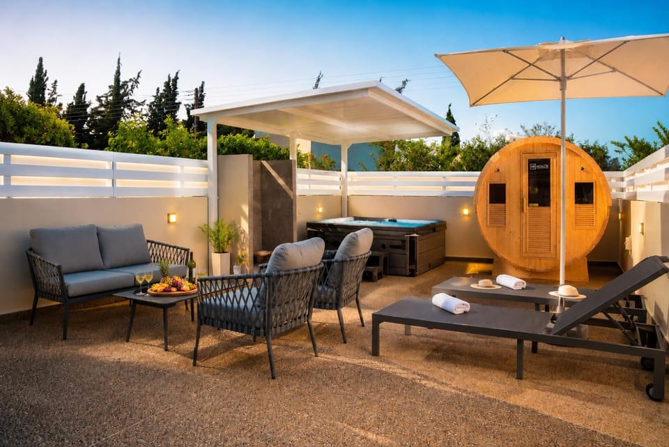 Hot Tub, Sauna, Seating area, sunbed