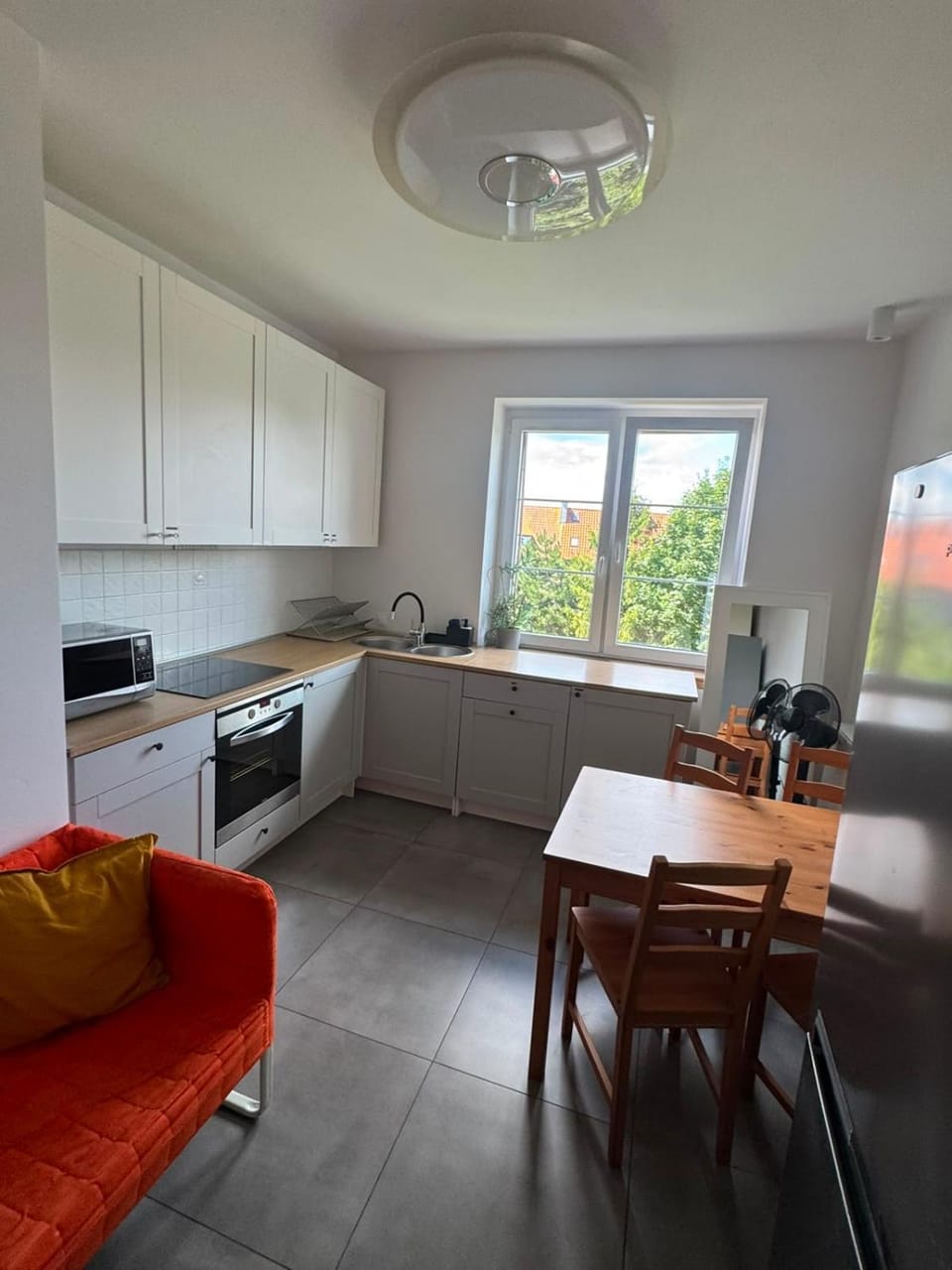 Kitchen or kitchenette, Seating area, Dining area, oven, stove
