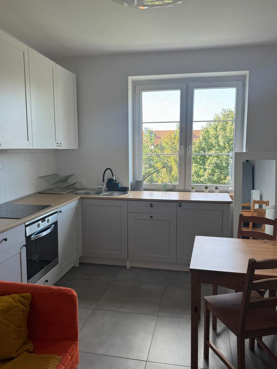 Kitchen or kitchenette, Dining area, oven, stove