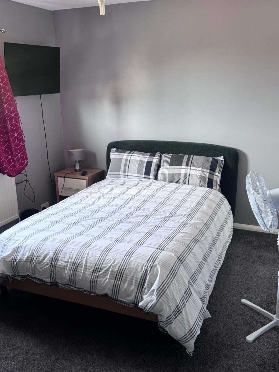 Cozy and Charming Double room with Workspace Vacation rental in Bedford