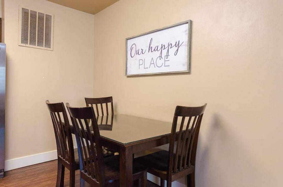 Updated condo in Logan Apartment in Logan