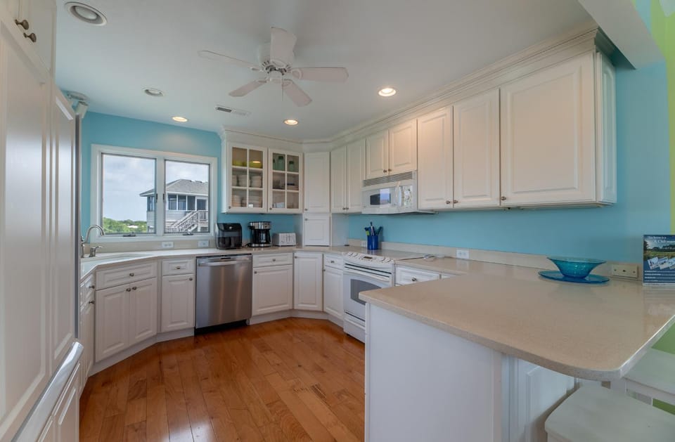 Sunset Dream - Bias Shores, Sound View, Elevator, Pool, Hot Tub, Pets OK, Flex Stays House in Duck