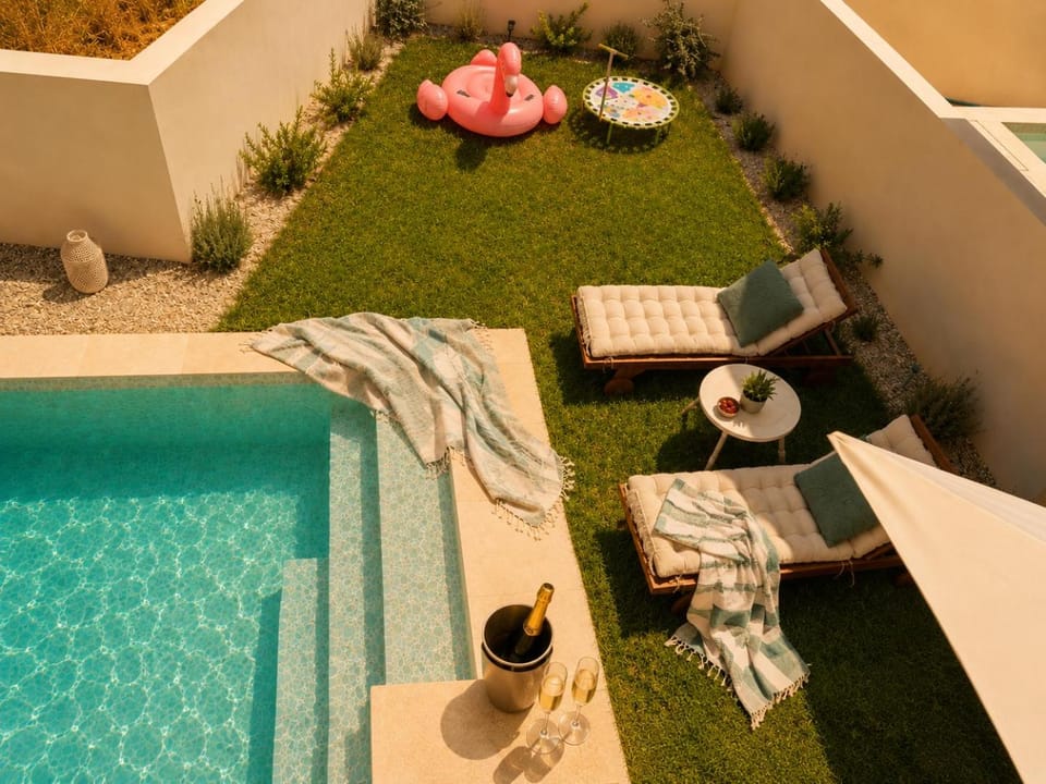Garden, Garden view, Pool view, Swimming pool, sunbed