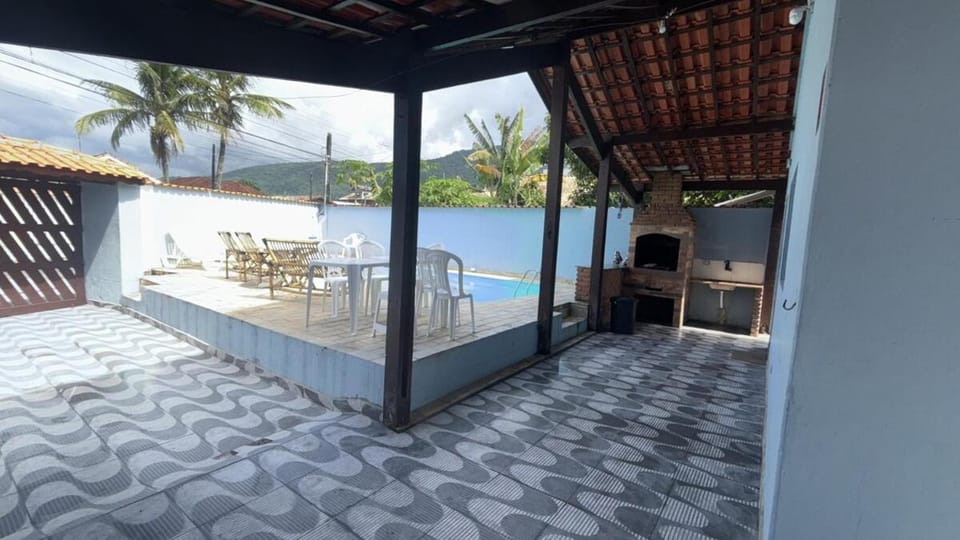 Casa da Piscina Azul Pé na Areia - Churrasqueira House in State of São Paulo