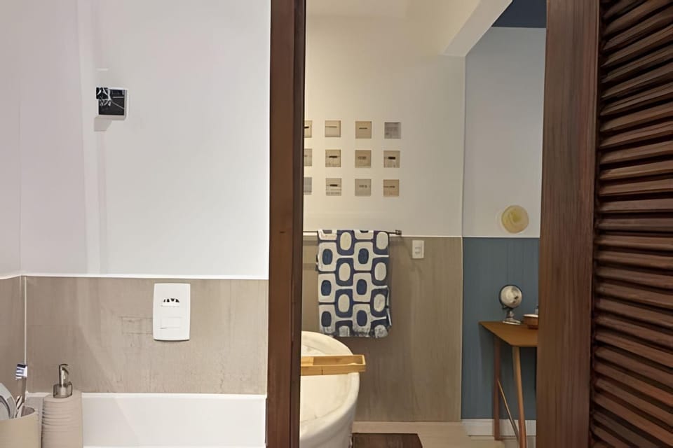 banheira de imersao suite king quadra da praia Apartment in Rio de Janeiro