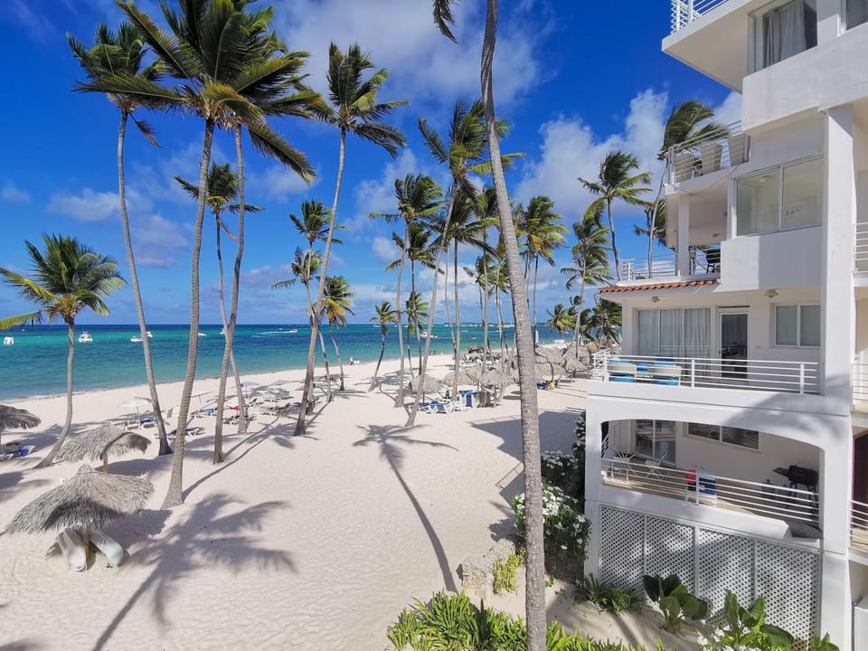 Property building, View (from property/room), Balcony/Terrace, Beach, Sea view