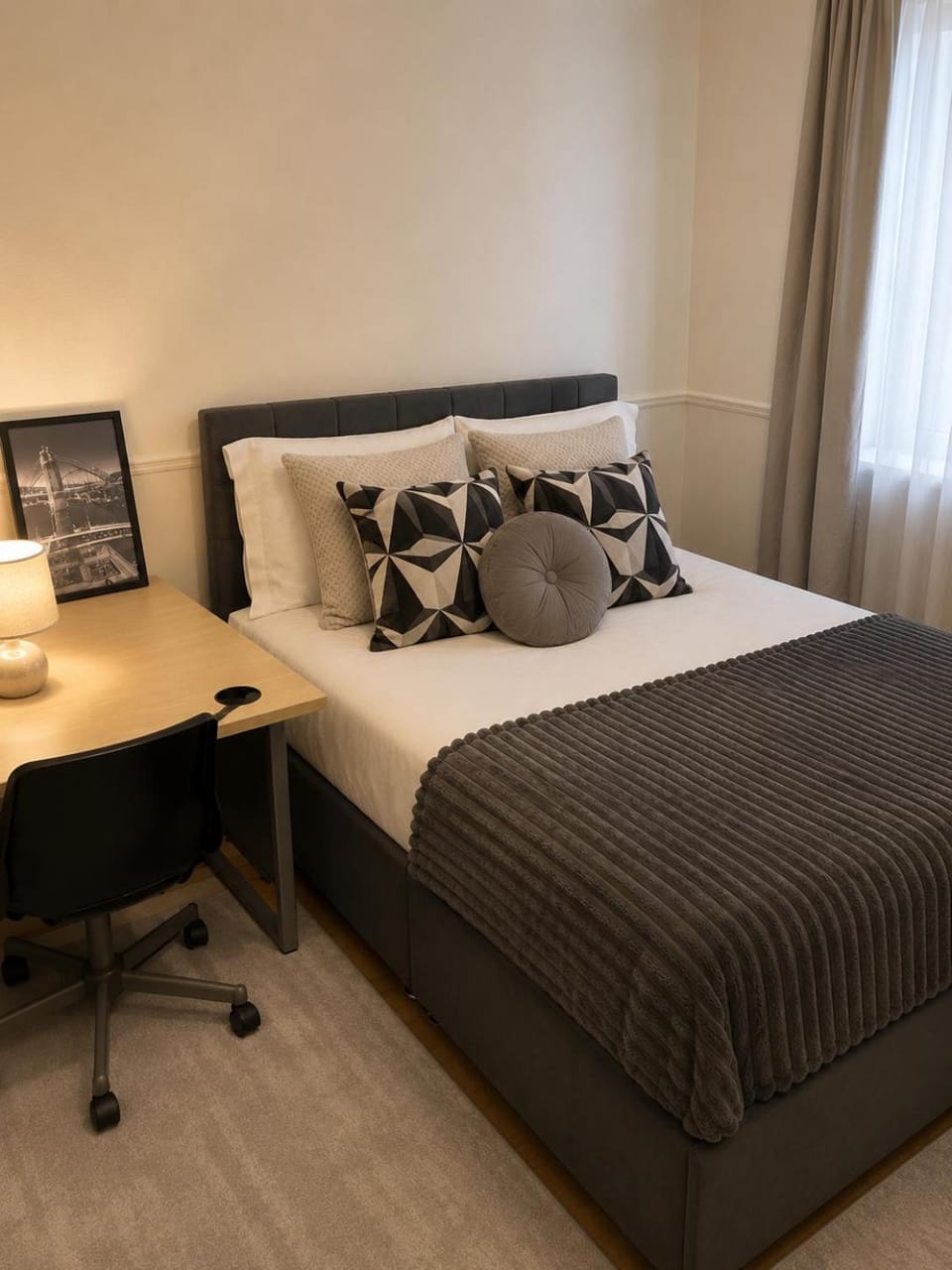 Elegant 4 Bed Home Next to Newcastle Stadium Apartment in Newcastle upon Tyne