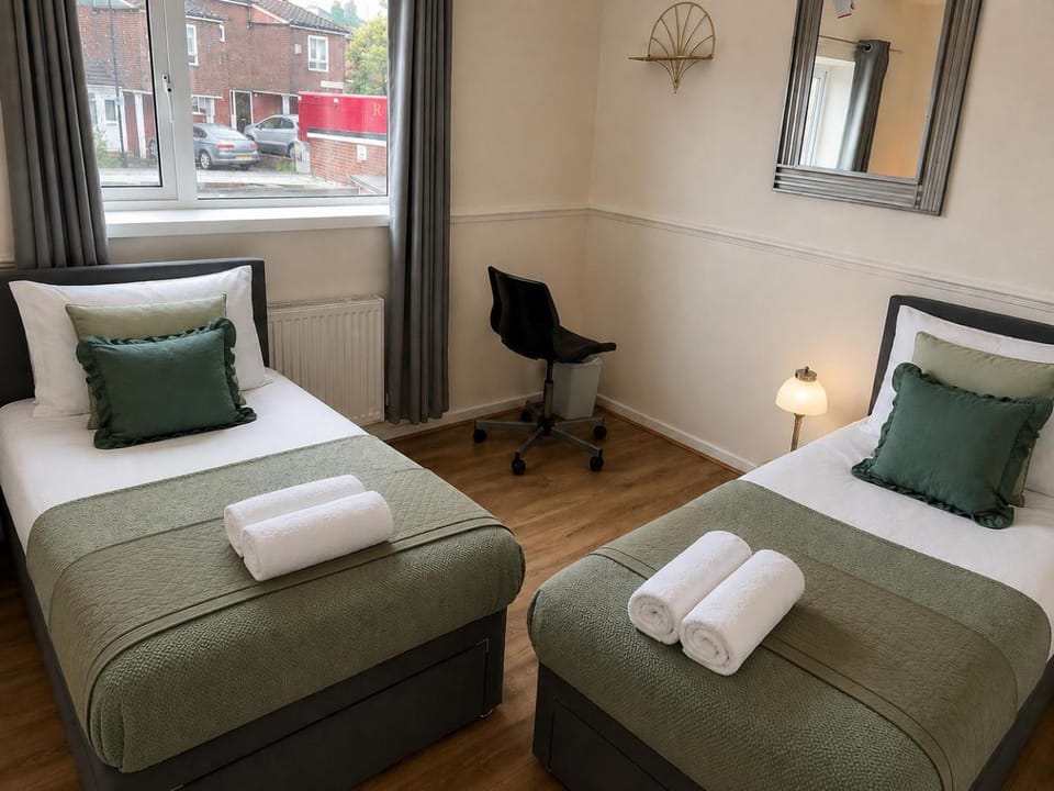 Elegant 4 Bed Home Next to Newcastle Stadium Apartment in Newcastle upon Tyne