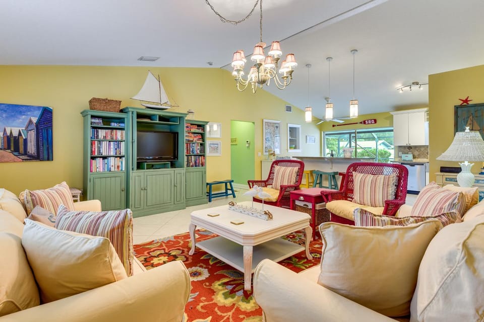 4 Mi to Siesta Key Beach! Spacious Family Getaway House in Gulf Gate Estates