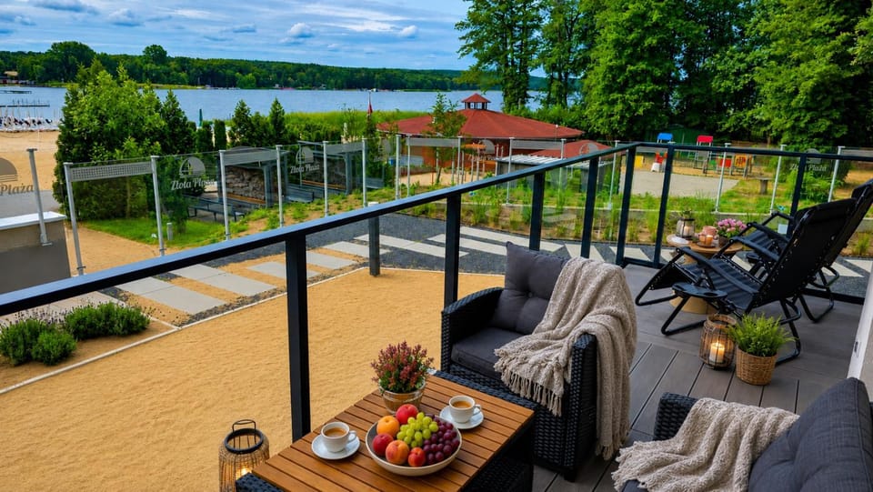 Balcony/Terrace, Seating area, Lake view