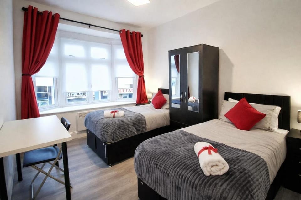 2Bed Flat High St Sleep 4 Central Essex Apartment in Grays