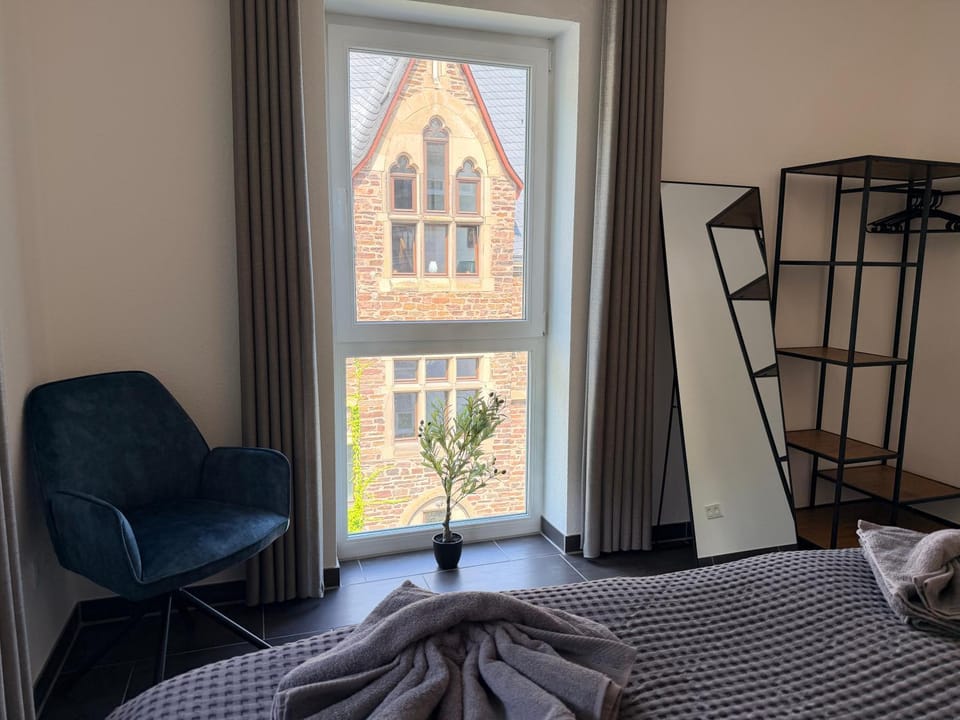Bed, Photo of the whole room, Seating area, Bedroom, towels