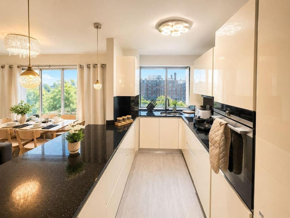 Beautiful Family Apartment Near Hyde Park House in City of Westminster