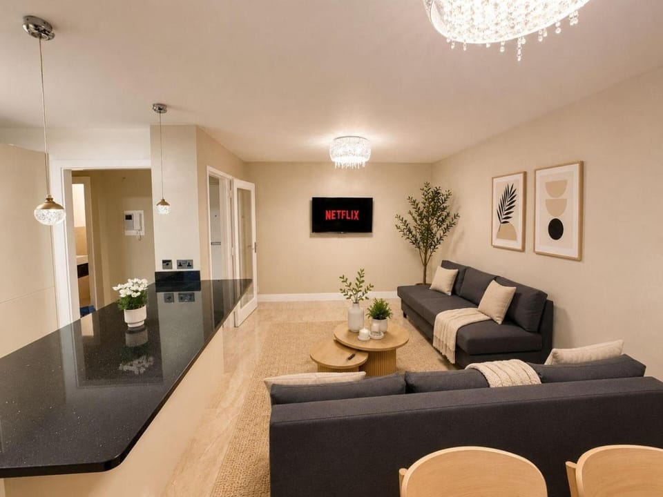 Beautiful Family Apartment Near Hyde Park House in City of Westminster