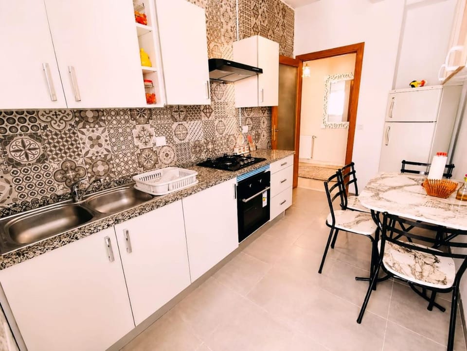 Kitchen or kitchenette, Dining area, dishwasher, stove