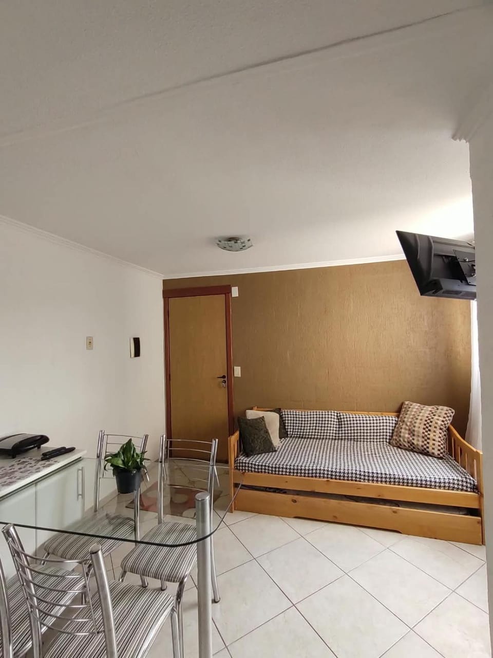 Apartamento térreo, bem equipado, com estacionamento, pra seis pessoas Apartment in State of Rio Grande do Sul
