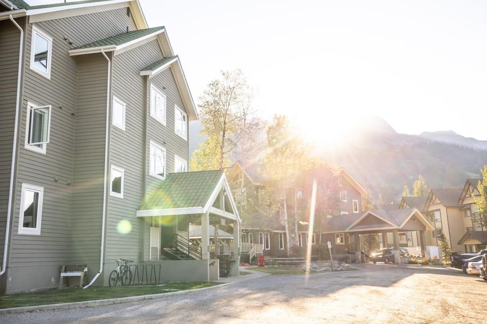 Timberline Lodge Pet-friendly by StayIn Apartment in British Columbia