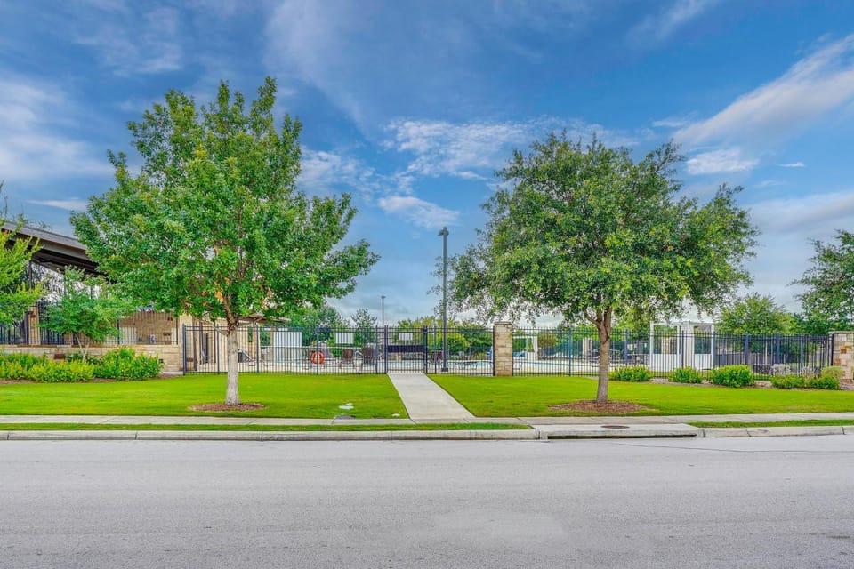 South Austin Hub Near Airport & McKinney Falls! House in Austin