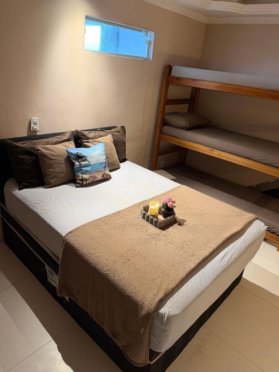 Suíte 26 equipada com ar-condicionado, frigobar, banheiro privativo e decoração aconchegante Apartment in Cabo Frio