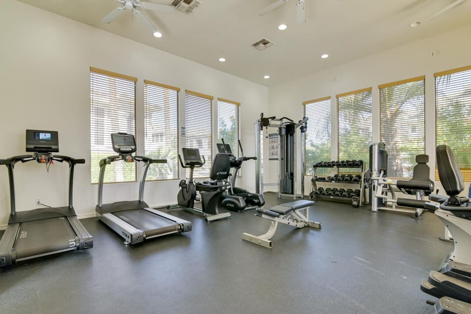 Golf at The Westin, Pool & Hot Tub! Upscale Condo House in Kierland