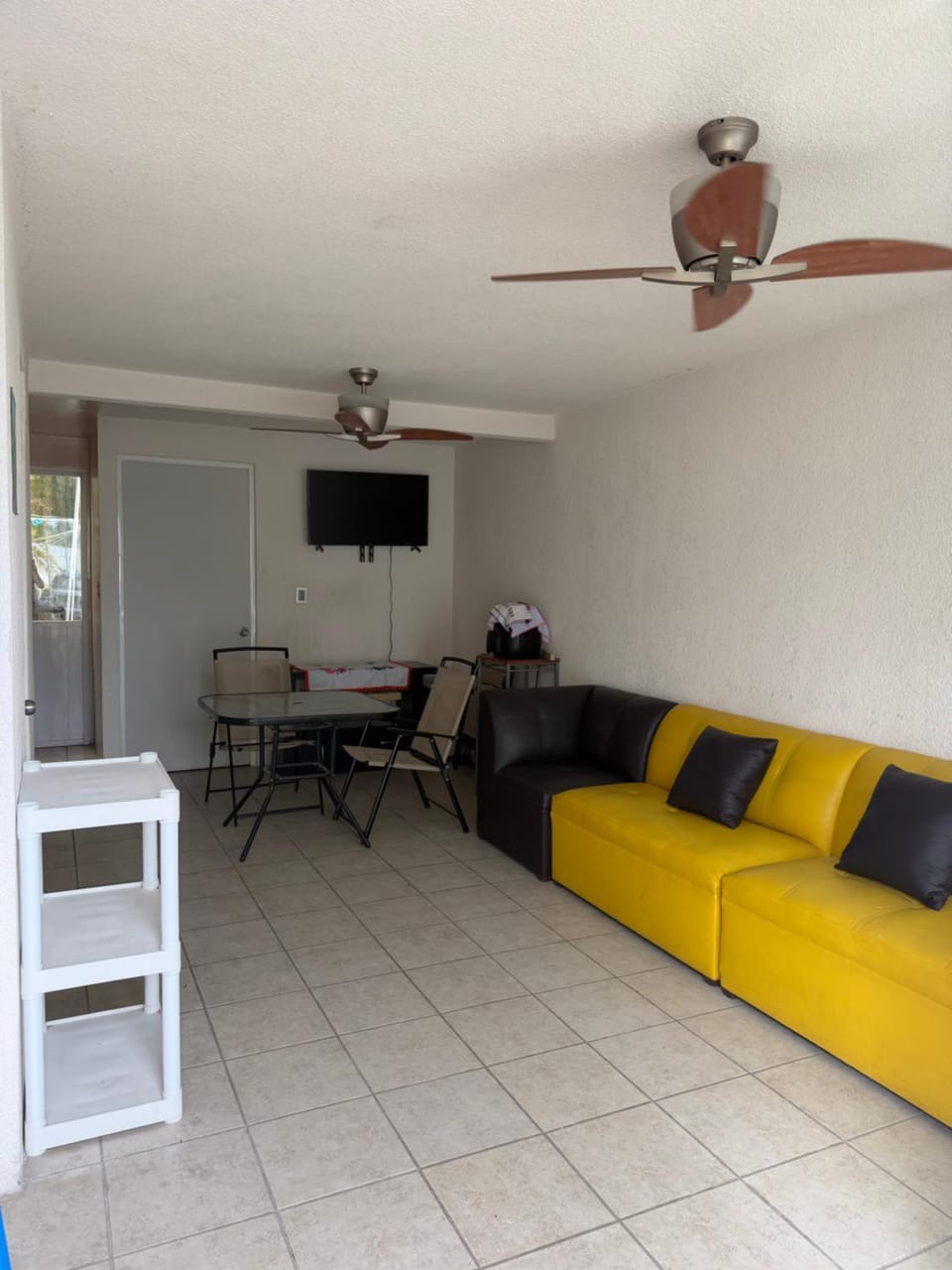 Communal lounge/ TV room, TV and multimedia, Living room, Seating area