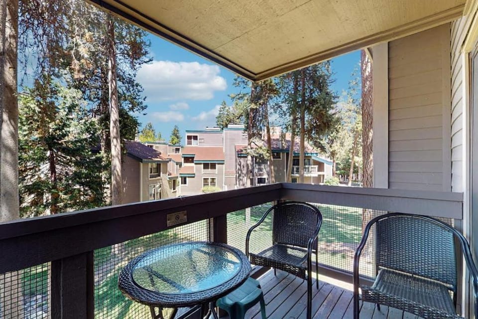Spacious condo in lakefront complex with fireplace balcony pool & hot tub House in South Lake Tahoe