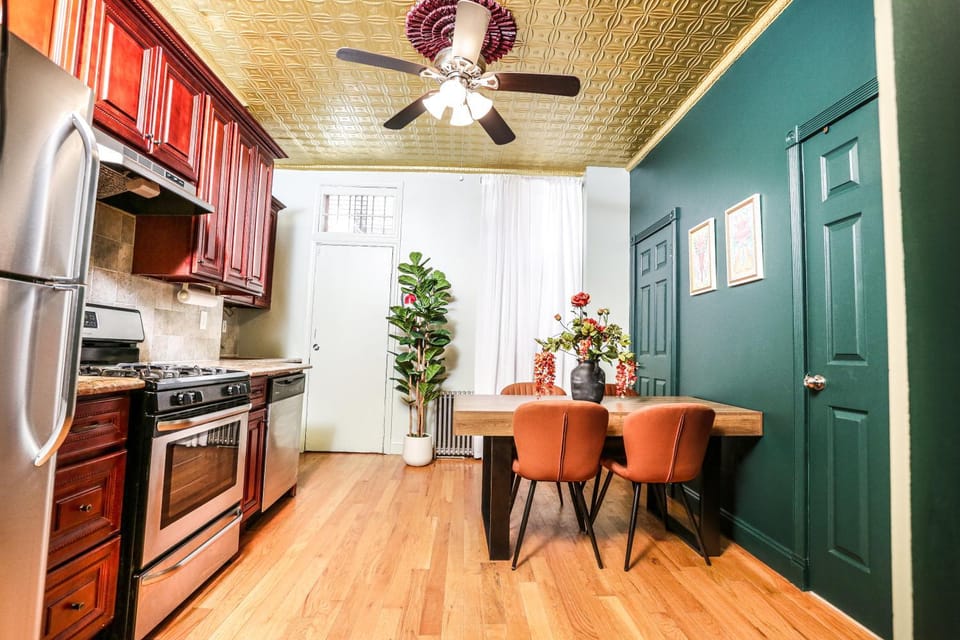 Kitchen or kitchenette, Dining area, dishwasher, oven, pet friendly, stove