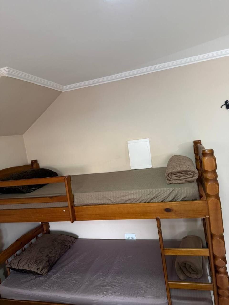 Suíte 27 com ar-condicionado, TV, frigobar e vista para o mar na Central Praias Apartment in Cabo Frio