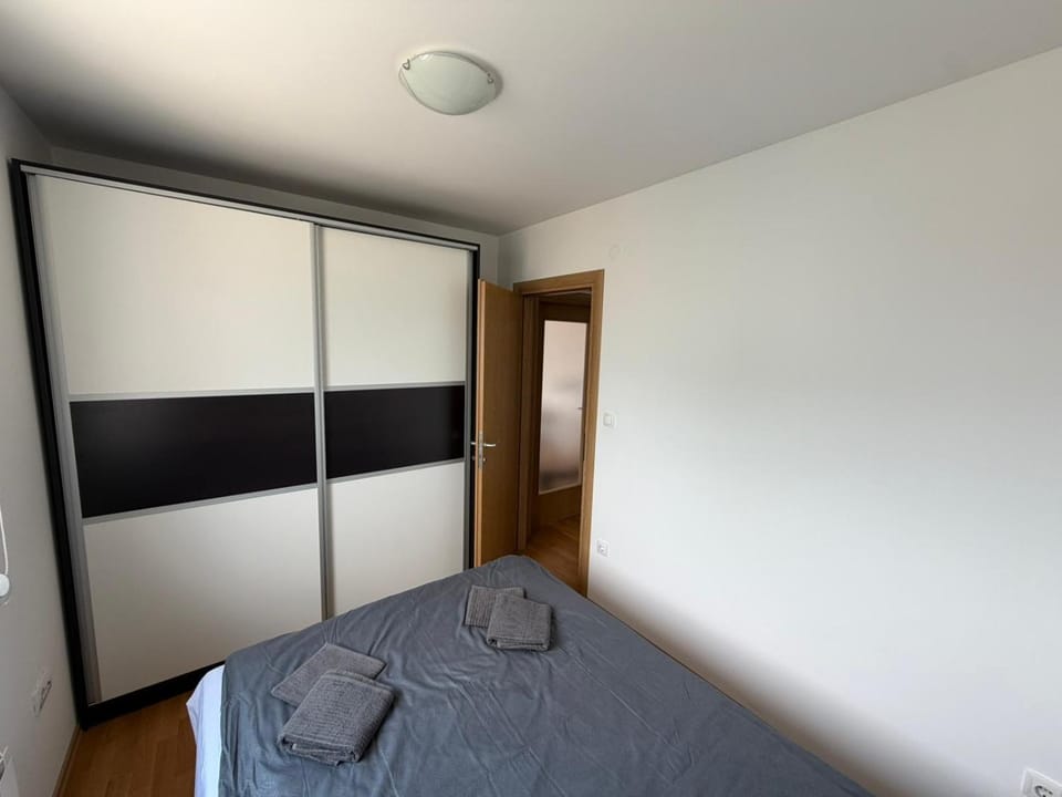Bed, Photo of the whole room, Bedroom, towels, wardrobe