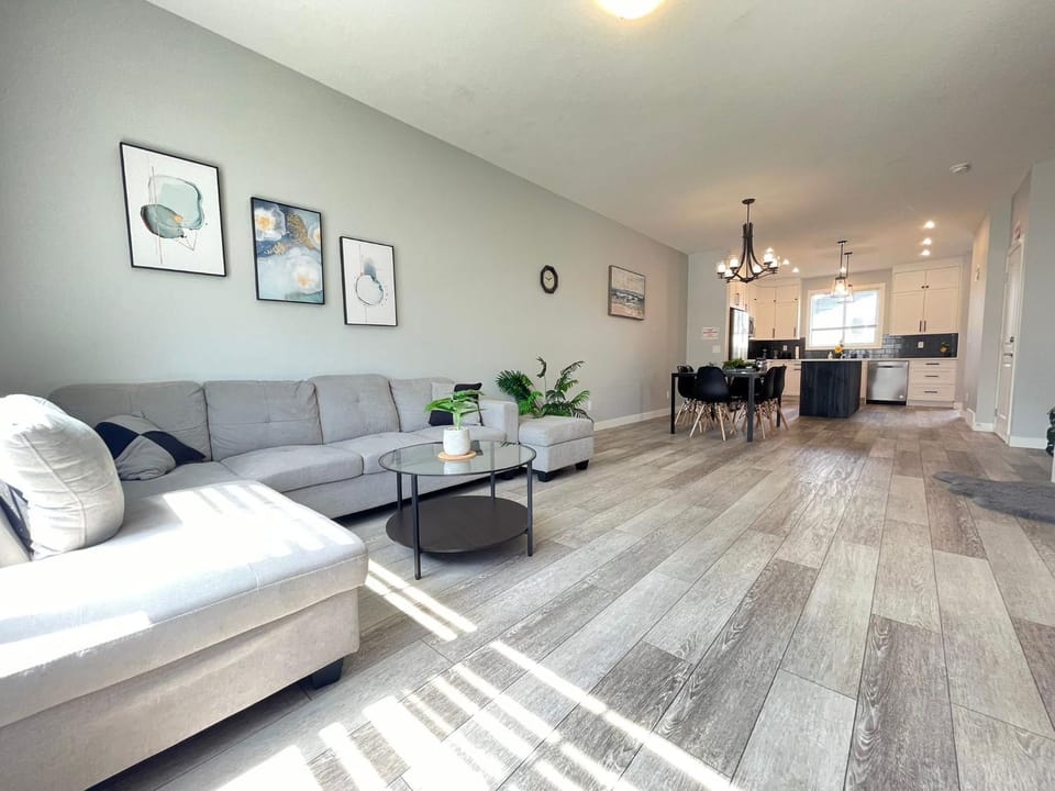 New open-space,3 bedrooms, AC home in NW Calgary House in Calgary