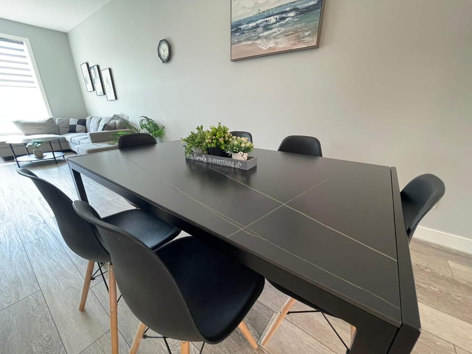 New open-space,3 bedrooms, AC home in NW Calgary House in Calgary