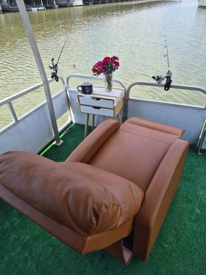 Knot Work Cayuga Lake 30ft Boat Docked boat in Ithaca