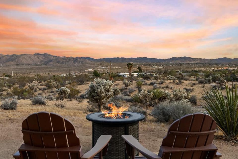 Desert Roots Ranch Views Fire Pit Near JTNP House in Yucca Valley