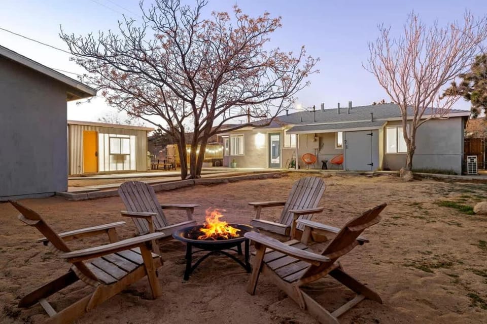 Audrey's Place New Hot Tub Mins to Joshua Tree House in Joshua Tree