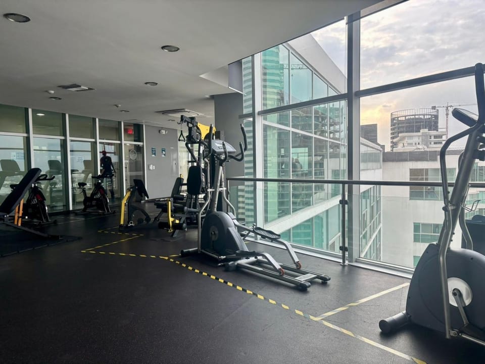 Suite Moderna con Vista al Río - Riverfront Apartment in Guayaquil