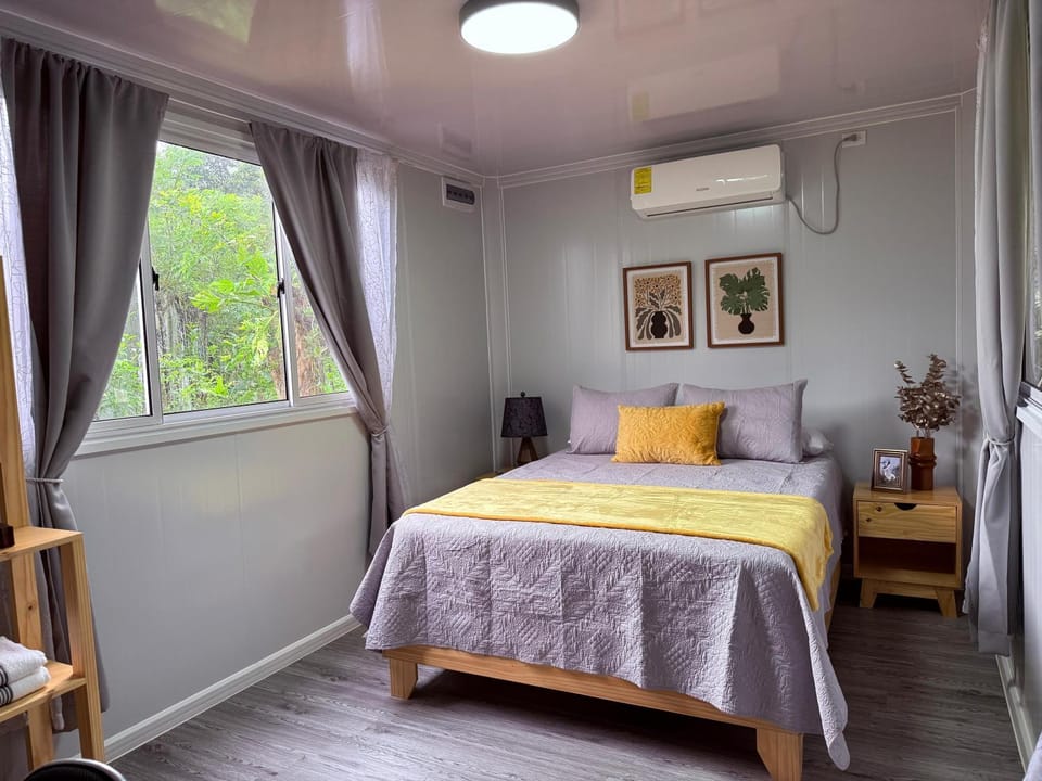 Bed, Photo of the whole room, Bedroom, air conditioner