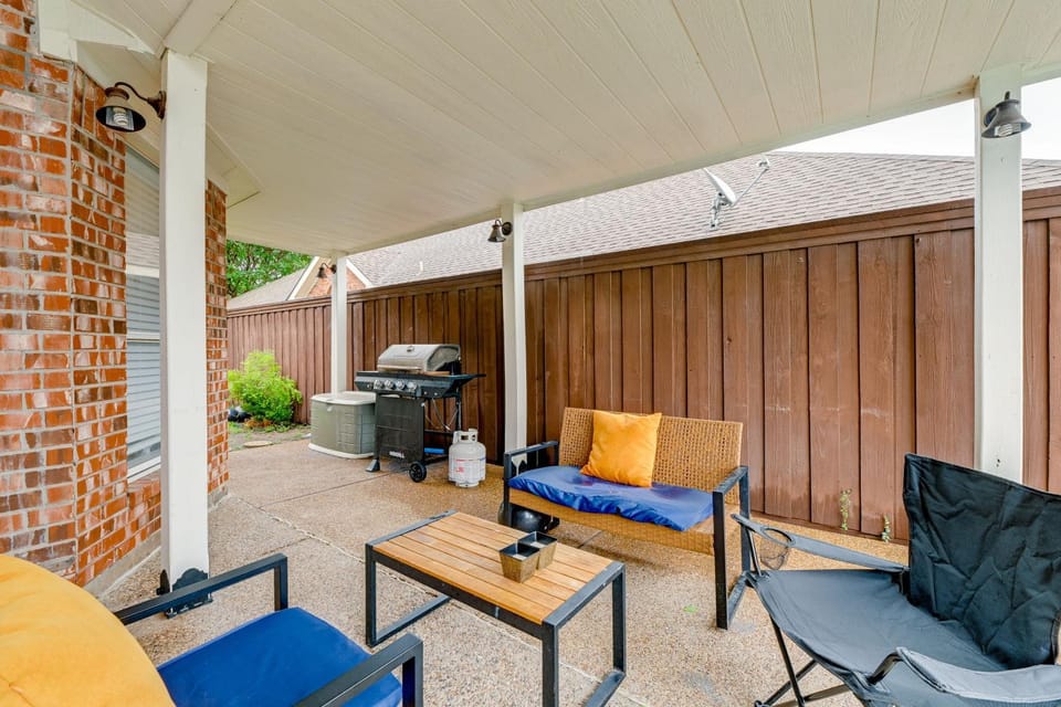 4 Mi to Toyota Stadium! Family Haven w/ Pool Oasis House in Frisco