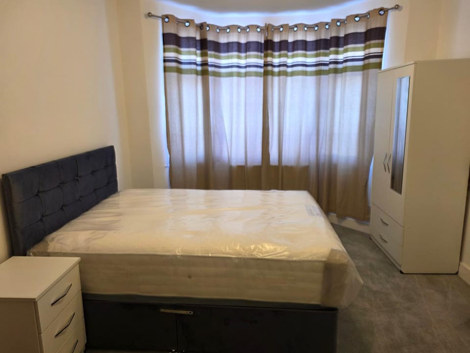3 Bedroom House - A walking distance to Train Station House in Croydon