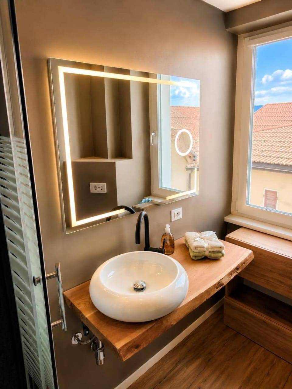 hair dryier, towels, washing machine, dryer